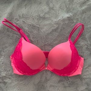 SOLD- Victoria’s Secret bra 23C
